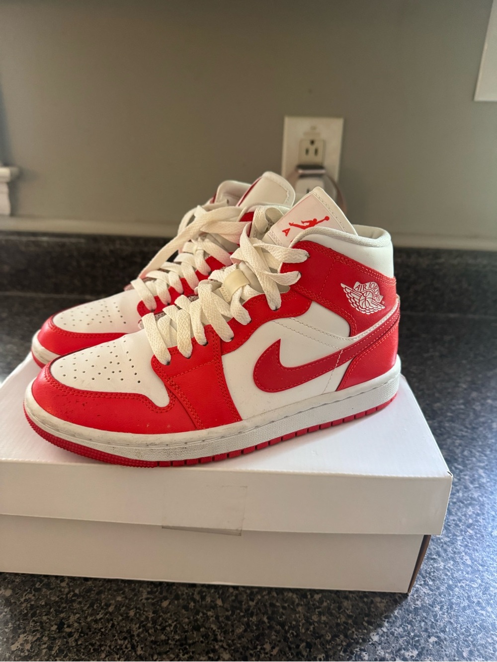 Woman’s Air Jordan 1 Mid Habanero Red 2021 Sneakers in Sz 6.5 Worn Once